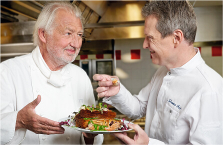 To demonstrate the value of Taste, this Chef, who has been awarded multiple Michelin stars, has created the recipe Crayfish in the underwoods. In this land-sea combination that pleasantly surprises the taste buds, it is the cream that brings these two worlds together.