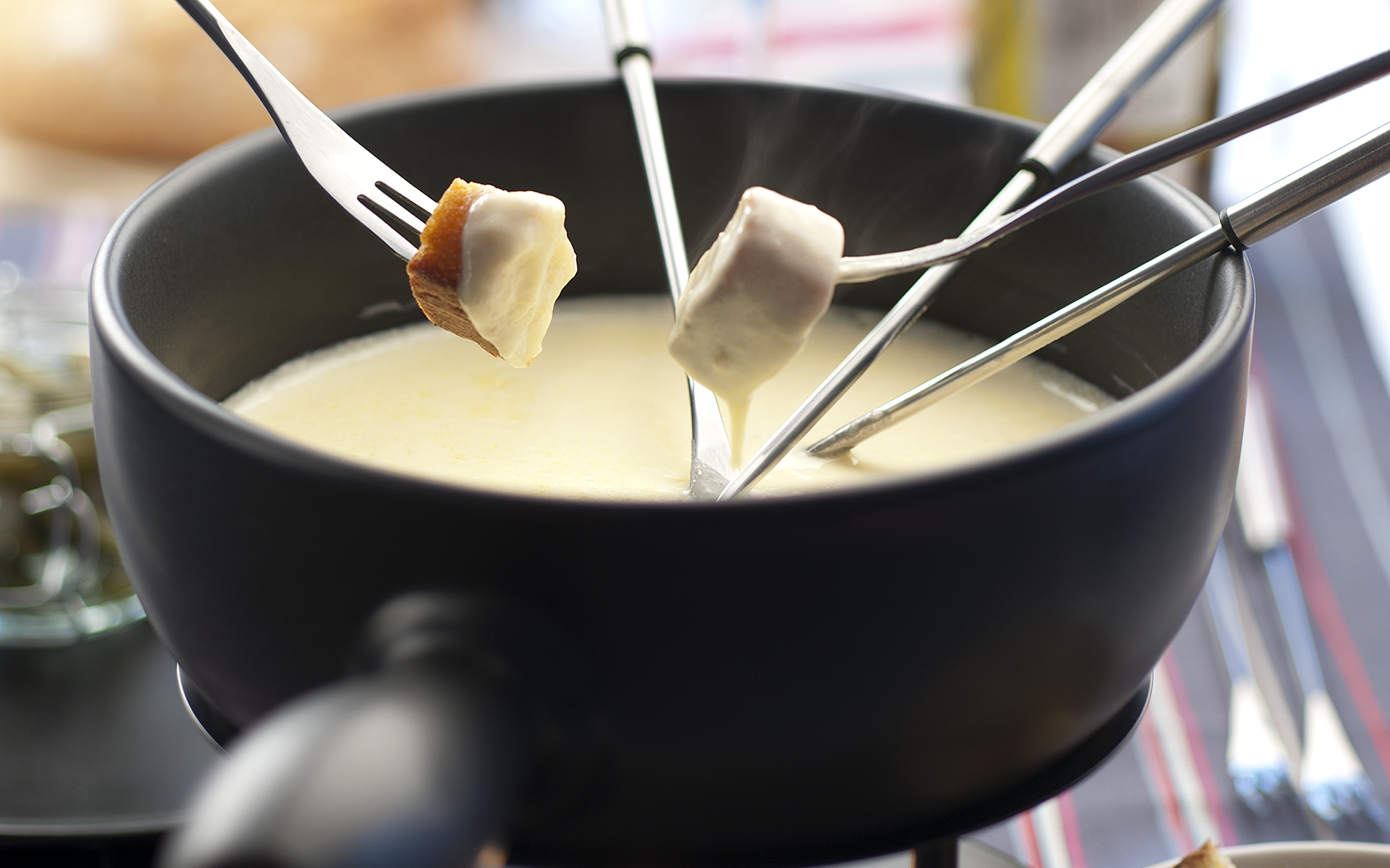 Fondue légère au fromage - Recettes de tous les jours - Elle &amp; Vire