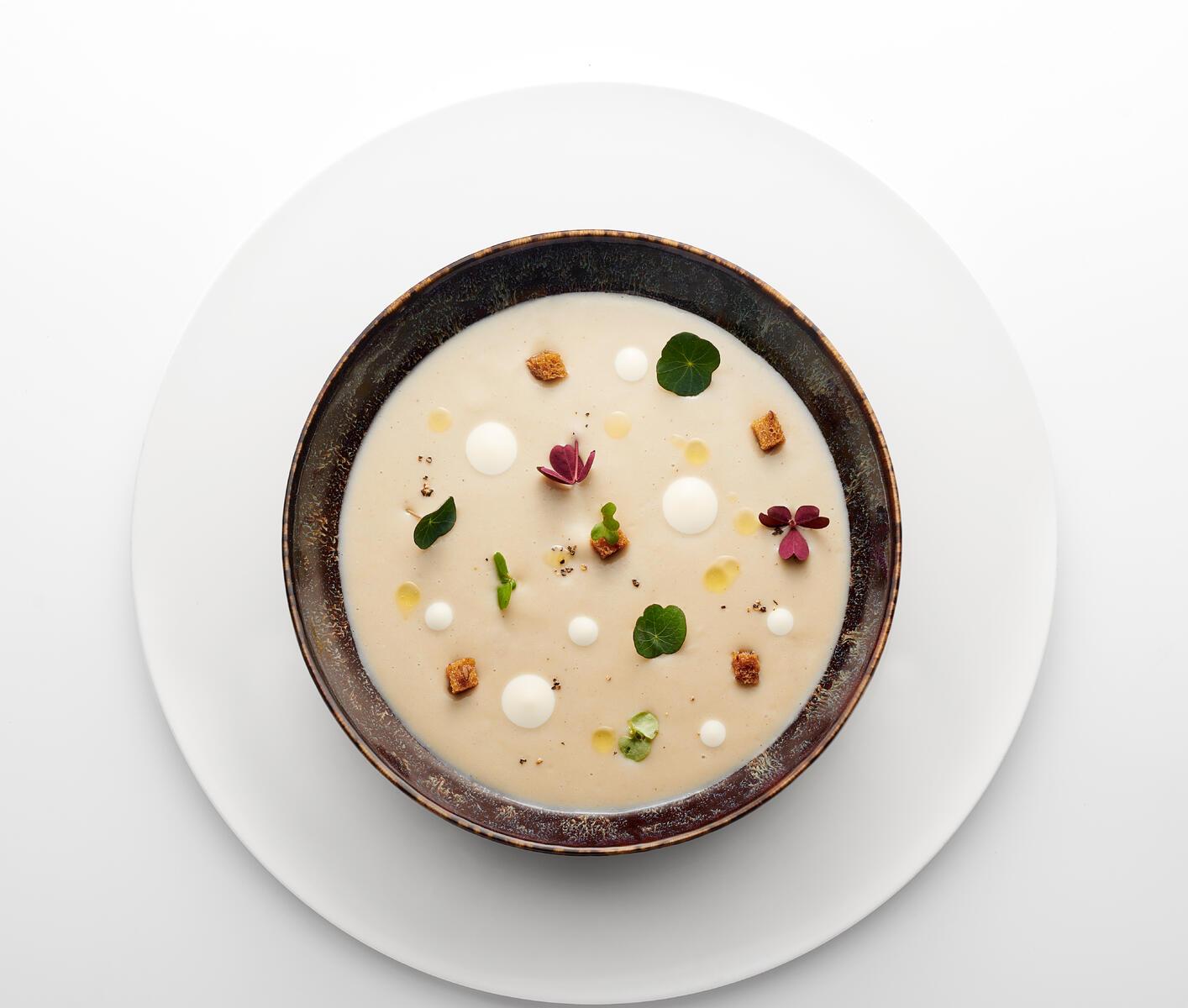 Velouté d'artichauts / Condiment acidulé En restauration Elle