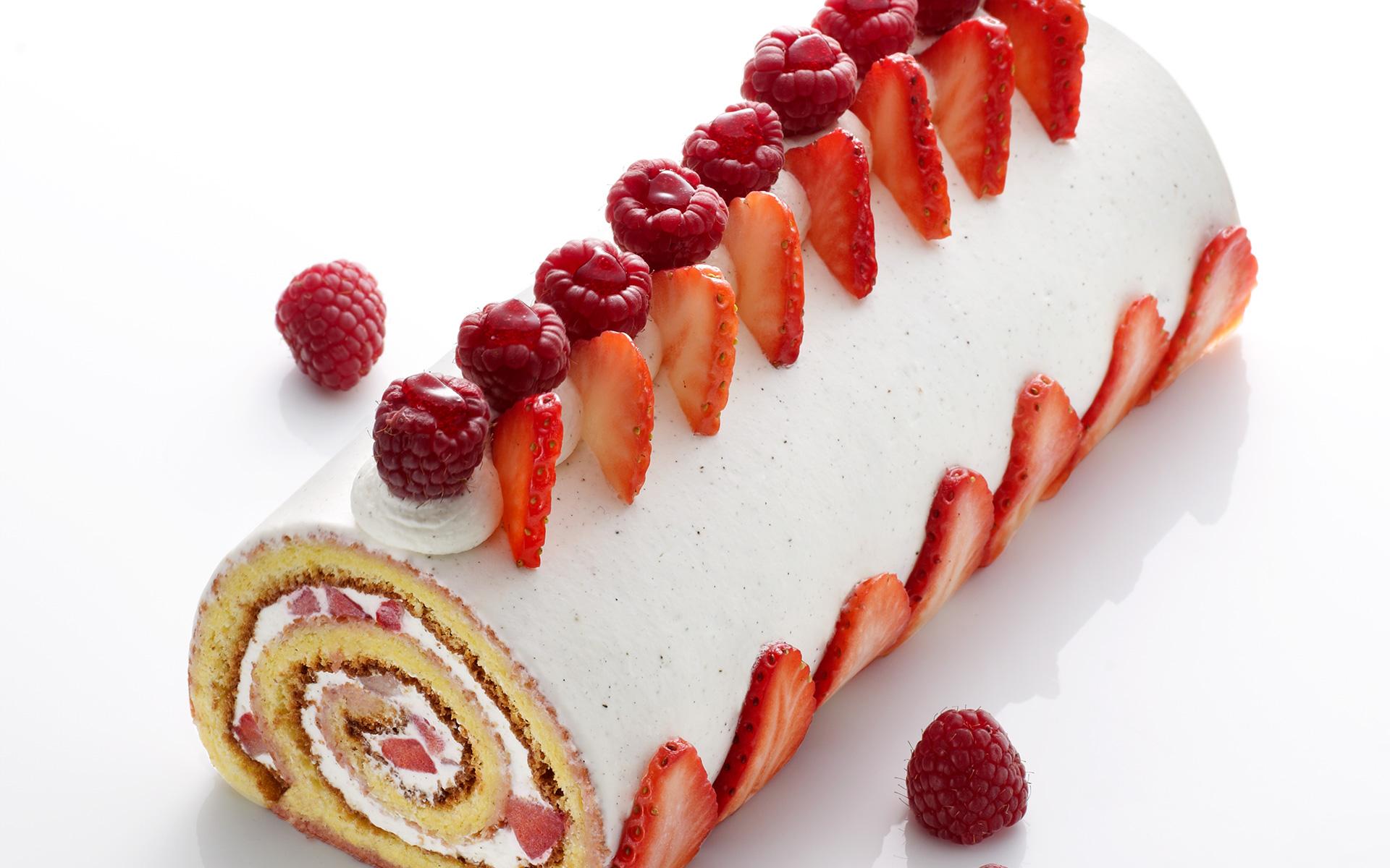 Gâteau roulé aux fraises et crème au Mascarpone Elle & Vire - Recettes des  chefs - Elle & Vire