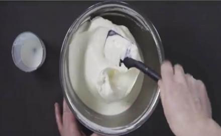 How to loosen Elle & Vire Professionnel Mascarpone?