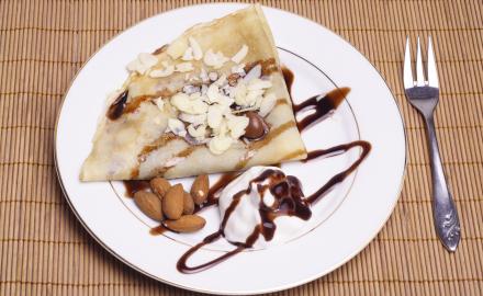 Crêpes à la crème de marron maison et amandes grillées