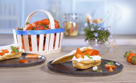 Strawberry éclairs with Chantilly cream