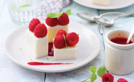 Entremet Carré Frais 0 % à la vanille Bourbon et framboises à la verveine