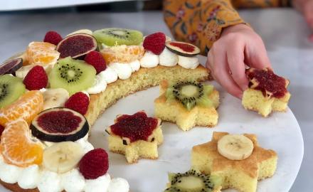 Gâteau lune à la crème chantilly et fruits de saison