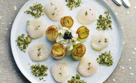 Poireaux rôtis au beurre et carpaccio de St Jacques