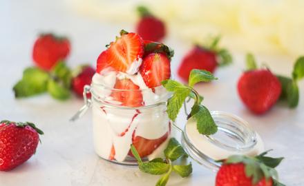 CREAMY WHITE CHOCOLATE AND RED FRUIT MOUSSE