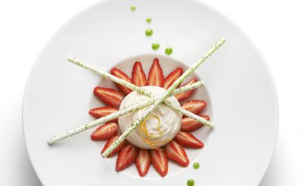 Pink grapefruit foam strawberries & mint infusion