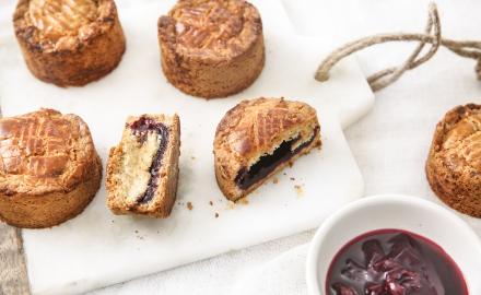 Mini gâteaux basques à la cerise noire