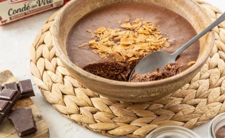 Mousse au chocolat aux éclats de crêpes dentelles