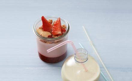 Panna cotta ai frutti rossi con smoothie piña colada