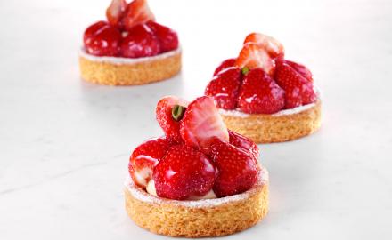 Strawberry shortbread tarts