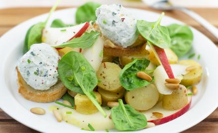 Crème chantilly au bleu et salade de pousses d’épinards