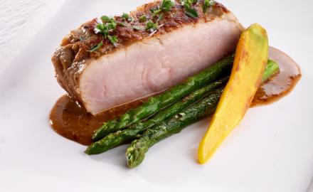 Lombata di vitello arrostita con salsa Sour Taste e senape antica