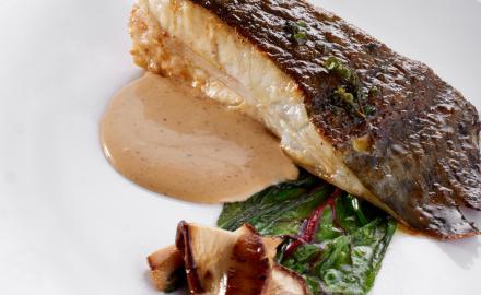 TRANCHE DE TURBOT AU BEURRE, LÉGUMES CROQUANTS ET SAUCE SOJA  ACIDULÉE