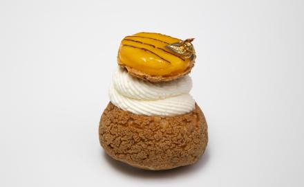 Choux au riz gluant à la mangue et à la crème