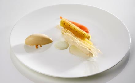 Mela, chantilly ai cereali, yuzu e crema ghiacciata al pain brioche