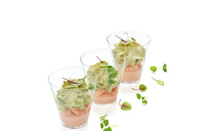 Verrine di gamberi e avocado con salsa cocktail