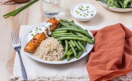Pavé de saumon sauce au fromage blanc accompagné de riz complet et haricots verts