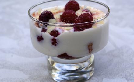 Mousse de mascarpone aux framboises et biscuits roses