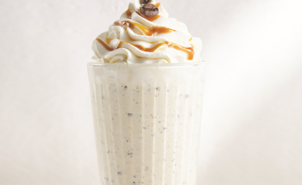 Smoothie al caffè con caramello e tartufo nero