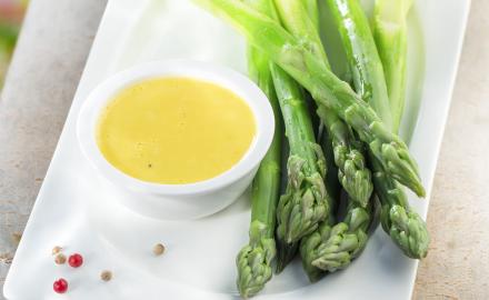 Sauce beurre citron et ses asperges vertes