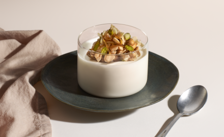 Panna cotta ai fiori d'arancio e frutta secca
