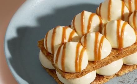 Millefoglie con crème brûlée e caramello al burro salato