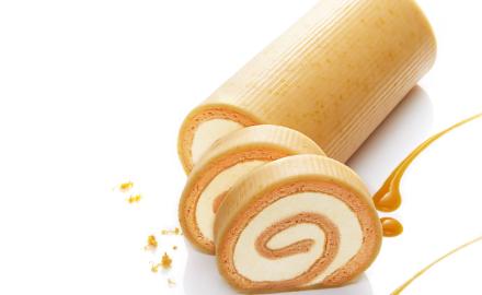 Roll cake all'albicocca e fiori d'arancio