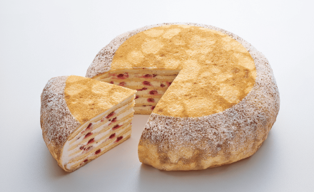 CUSHION CRÊPE CAKE