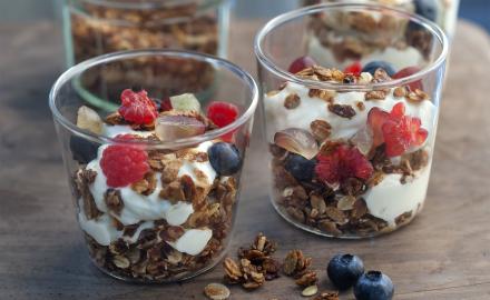 Granola caramélisé, Crème légère au Mascarpone et fruits frais