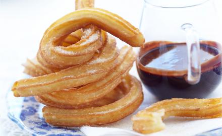 Churros et sauce chocolat épicé