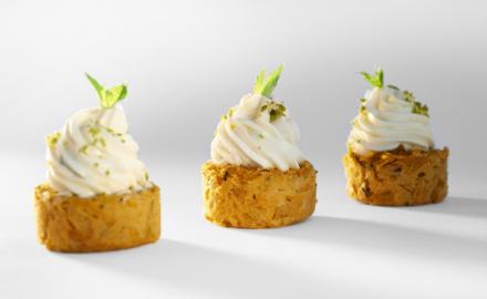 Chickpea and vegetable cupcake with cream cheese