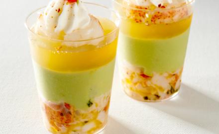 Verrine de homard canadien en gelée, crème d’avocats citronnée