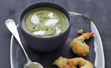 Velouté froid de courgettes, tempura de gambas