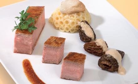 Côte de veau double, morilles à la crème