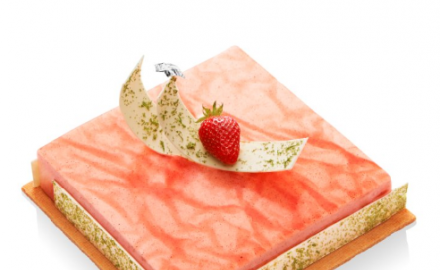 Entremets rhubarbe, fraise des bois, mascarpone vanille fleur d’oranger