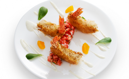 Gambas croustillantes, mascarpone cumin coco, tartare de tomates